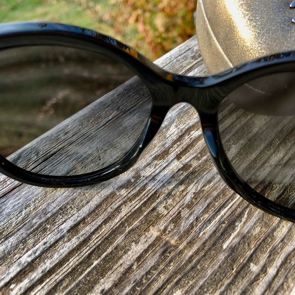 Auth Chanel Black cat eye sunglasses with CC faux pearls/New w.o Tags/Stylish - Picture 10 of 15